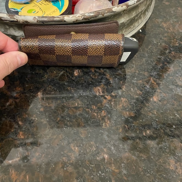 Louis Vuitton key pouch - Picture 2 of 5